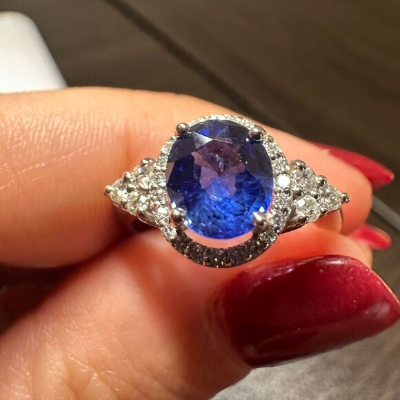 STUNNING 2.23ct sapphire with .28ctw diamonds, set in 18k white gold ring!! - Picture 6 of 17